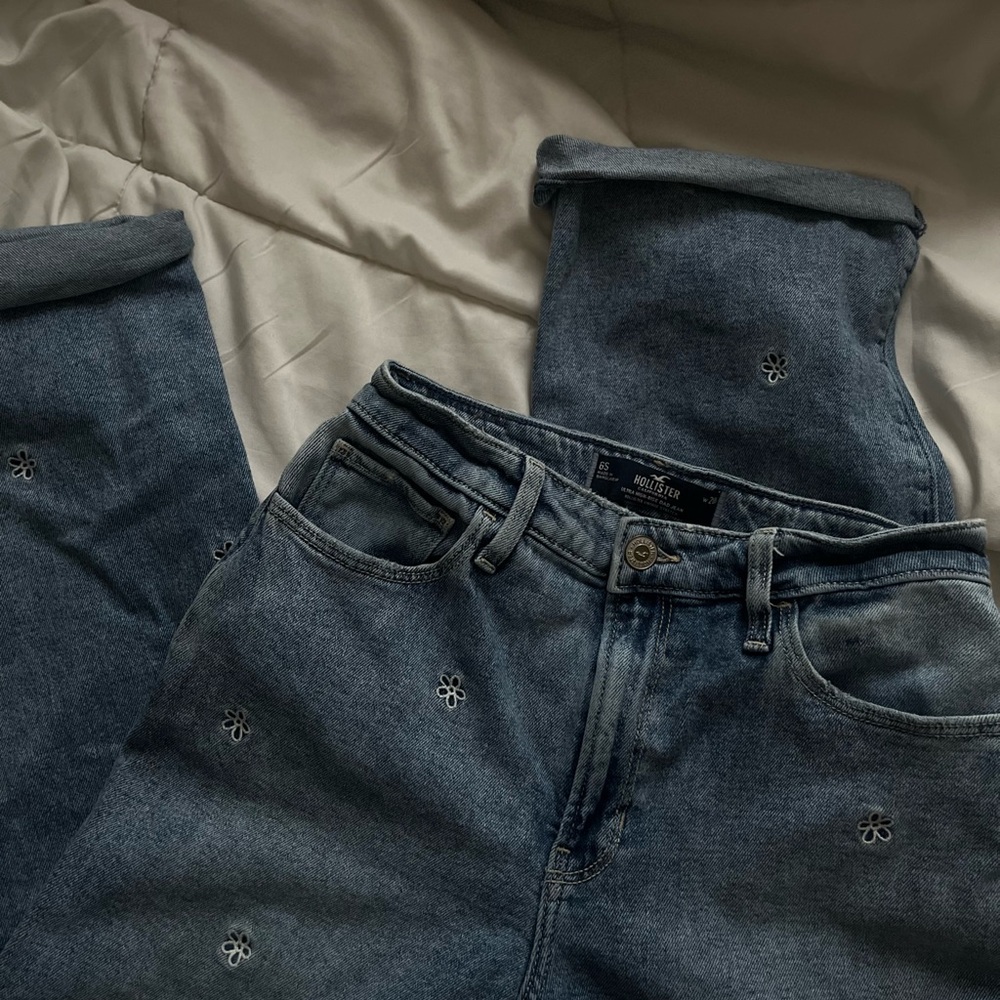 Hollister Dad high rise flower Embroidered Jeans